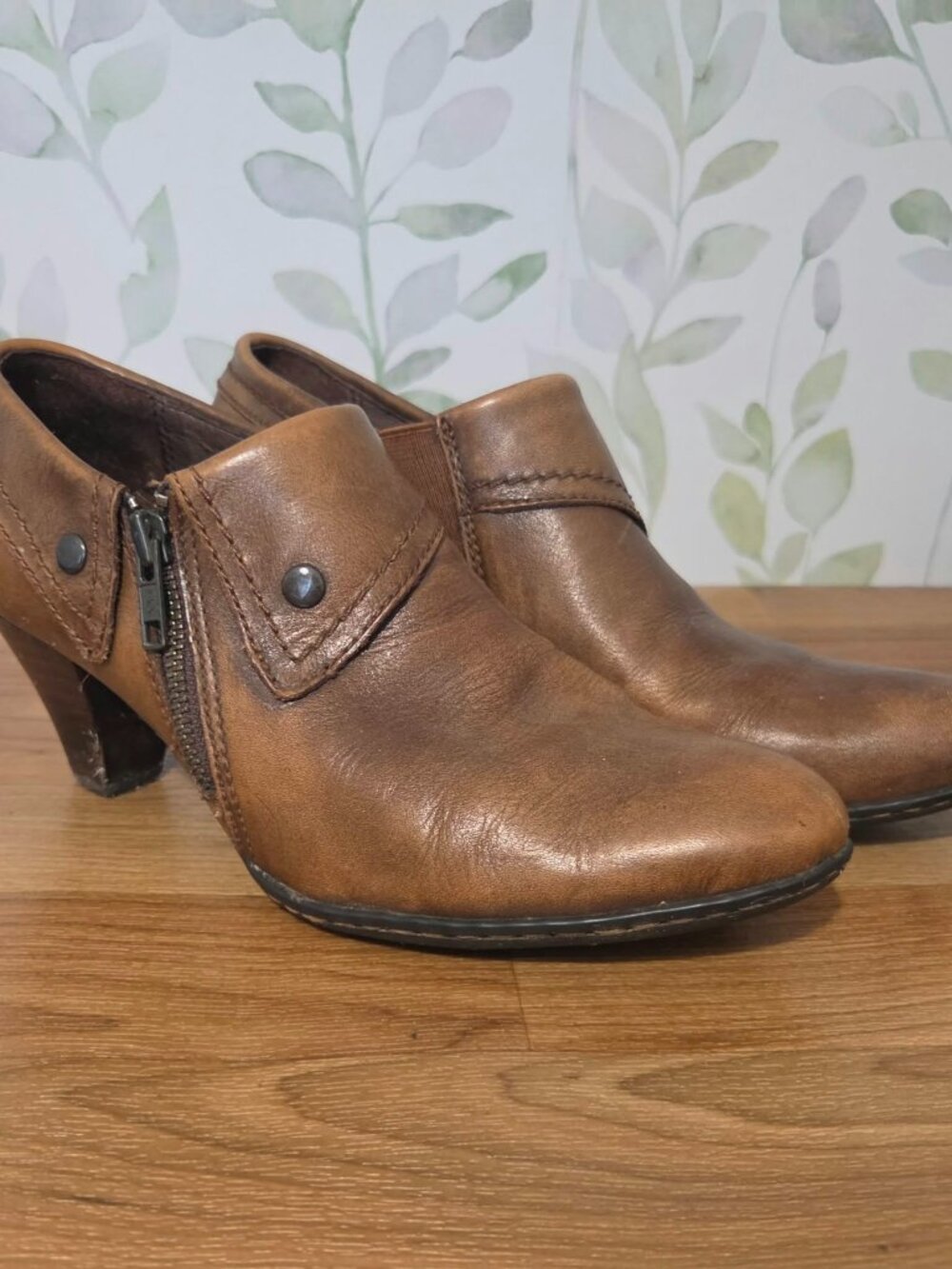 B.O.C. Born Concept women's clog heels in size 7.5